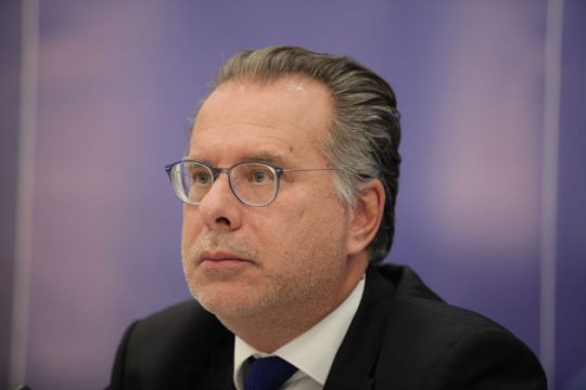 Ο κ. Κουμουτσάκος γνωρίζει το σκεπτικό;