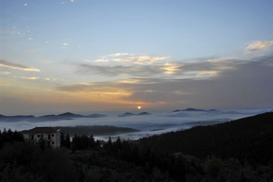 Κρύο και τοπικές βροχές