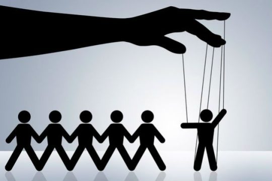 Η «Επιτροπή Σοφών» και το λοκ άουτ