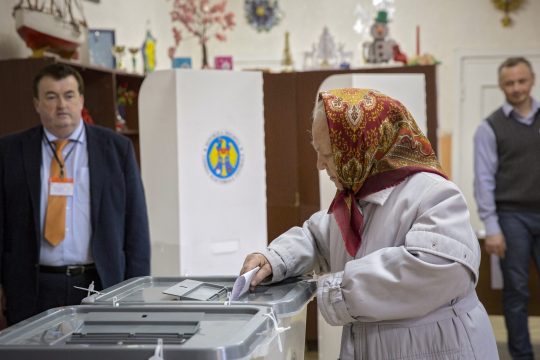 Άνοιξαν οι κάλπες για τις προεδρικές εκλογές στη Μολδαβία