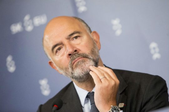 Ζητούν από τον Μοσκοβισί ελάφρυνση του ελληνικού χρέους