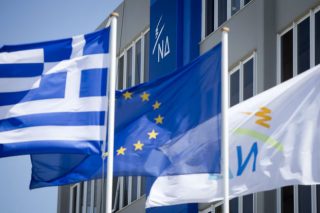Ρίχνει μαύρο στο νόμο