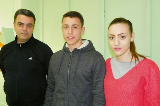 Σαρώνει η φαμίλια Κορακάκη