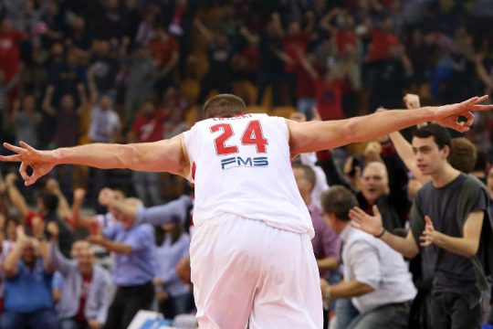 Ερυθρόλευκη παράσταση στο ΣΕΦ