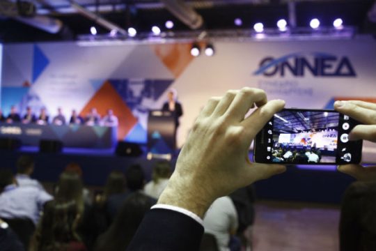 Συνέδριο επανίδρυσης με αναφορές σε «επαναστάτες» της κουκούλας