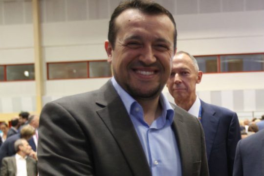 Απορρίπτει το σενάριο παρέμβασης της Ε.Ε. για τις άδειες