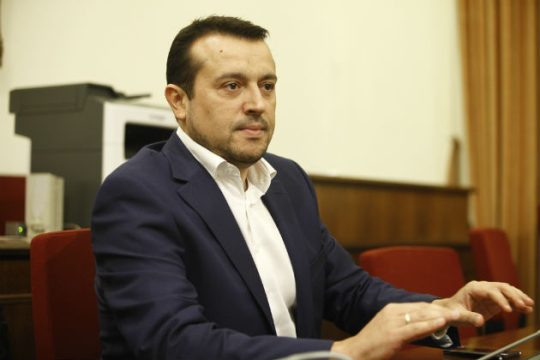 Διαξιφισμοί Παππά με Βορίδη και Βενιζέλο για τις άδειες