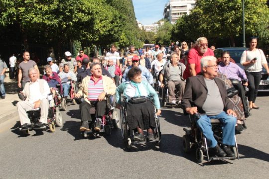 Διαμαρτυρία του συλλόγου παραπληγικών σε Βουλή και Μαξίμου