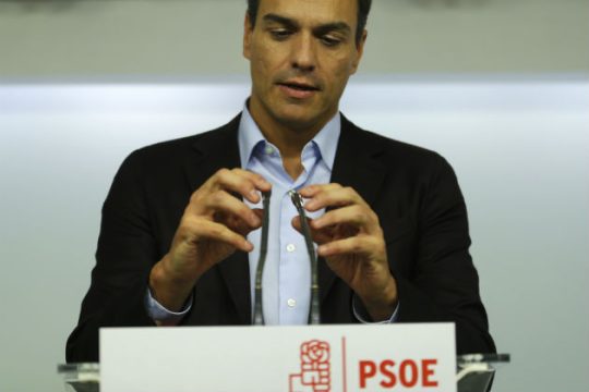 Παραίτηση Σάντσεθ και από τη Βουλή, εν όψει ψήφου εμπιστοσύνης