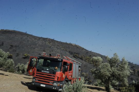 Σε ύφεση η πυρκαγιά στην Άνδρο