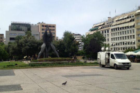 Τον κρέμασαν στην πλατεία Κλαυθμώνος