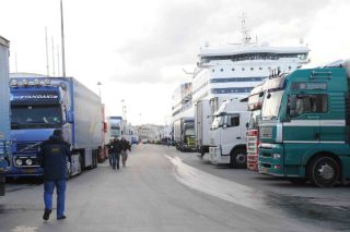 Δυστύχημα με νεκρό οδηγό φορτηγού στο λιμάνι της Πάτρας