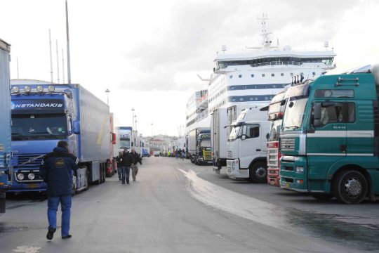Δυστύχημα με νεκρό οδηγό φορτηγού στο λιμάνι της Πάτρας