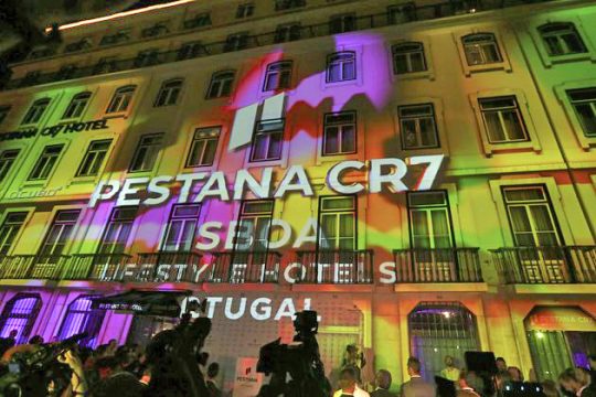 Μεγάλα «καράβια», μεγάλες… φουρτούνες