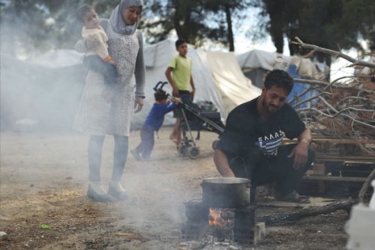 «Σκόπιμα άσχημες οι συνθήκες διαβίωσης των προσφύγων»
