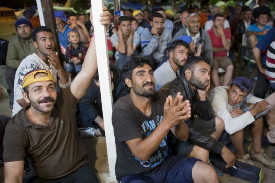 Σε μία μέρα διασώθηκαν 2.400 πρόσφυγες