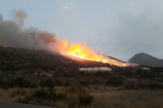 Σε ύφεση η μεγάλη φωτιά στην Κίσσαμο