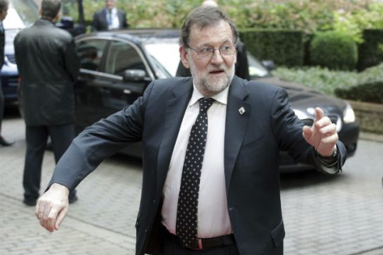 Δεξιός πρωθυπουργός με σοσιαλιστικά δεκανίκια;