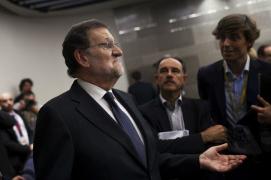 Μια κυβέρνηση με πήλινα πόδια