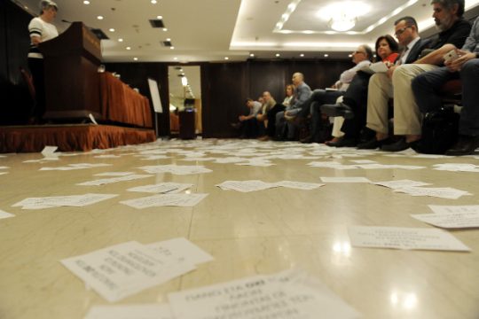 Ο Ρουβίκωνας… στην ομιλία Τσακαλώτου-Σταθάκη