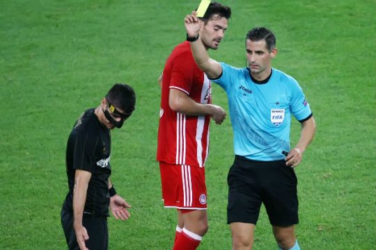 Μετά τον προπονητή, ο διαιτητής!
