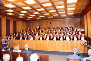 Αυτοεξαίρεση μεν βαριές καταγγελίες δε