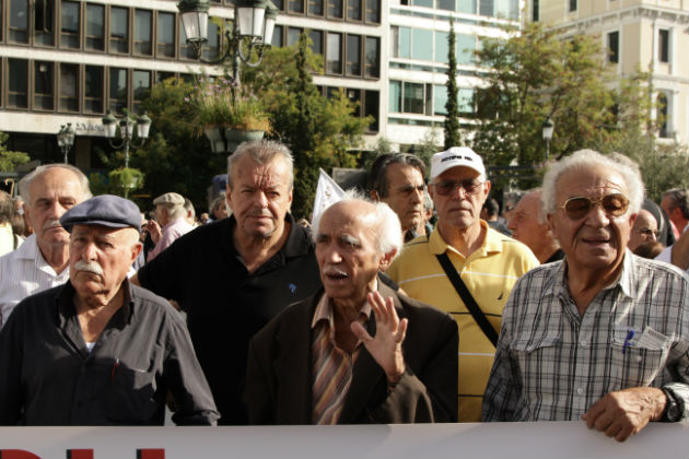 Ένταση και επεισόδια στην πορεία των συνταξιούχων