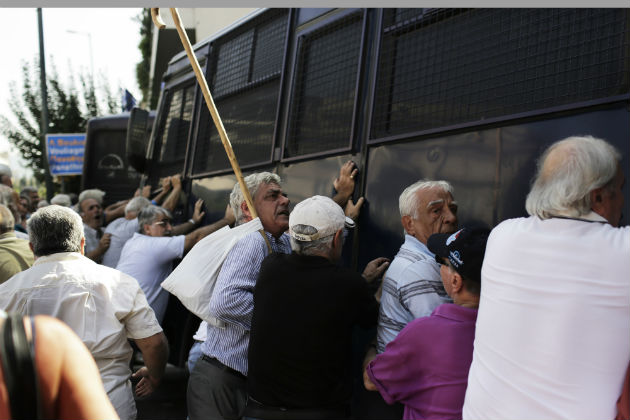 Αποφασίστηκε απαγόρευση δακρυγόνων
