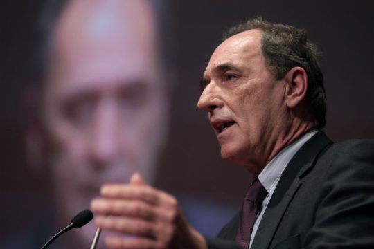 Ο Σταθάκης για πλειστηριασμούς και επιχειρηματικά χρέη