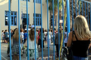 Οι «νομάδες» και τα «ντελίβερι» στις σχολικές τάξεις