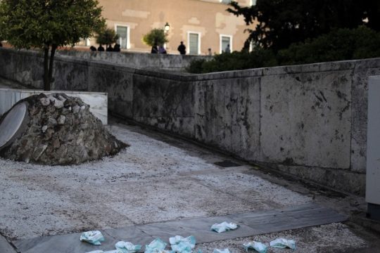 Αφήστε το Σύνταγμα και πιάστε την πλατεία
