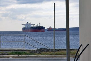 Σύγκρουση τάνκερ με ελληνική σημαία με αλιευτικό στην Κίνα