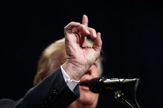 Ο κόσμος trump-αλίζεται