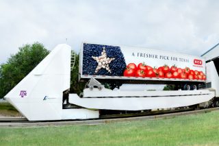 Απειλεί με έξωση τα φορτηγά