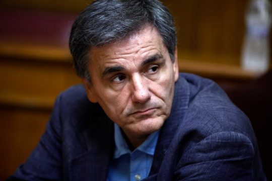 Παζάρια και παγίδες για χρέος και μνημόνιο