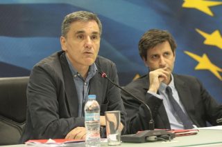 Αναζητούνται οκτώ «γέφυρες»