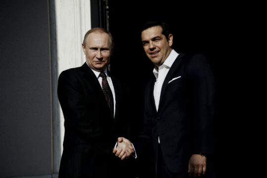Διαψεύδει το Μαξίμου διάλογο Τσίπρα – Πούτιν περί δραχμής