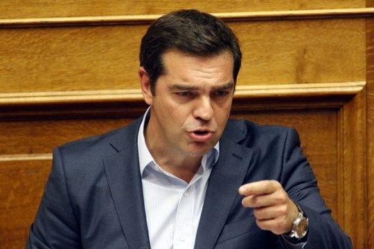 Τους έδειξε τη διαπλοκή