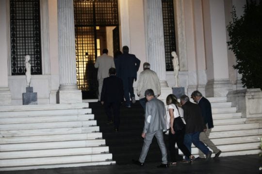 Οικονομία και Εκκλησία στη «χαλαρή συνάντηση» βουλευτών της κυβέρνησης