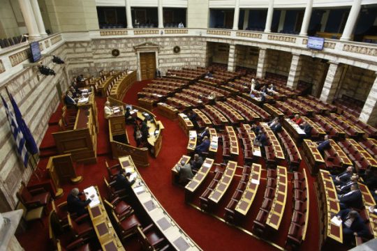 Στη Βουλή οι αλλαγές στις μετατάξεις δημοσίων υπαλλήλων