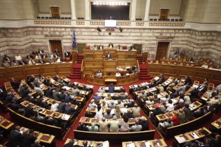 Ράβουν «κουστούμι» για να έρθει ανάπτυξη
