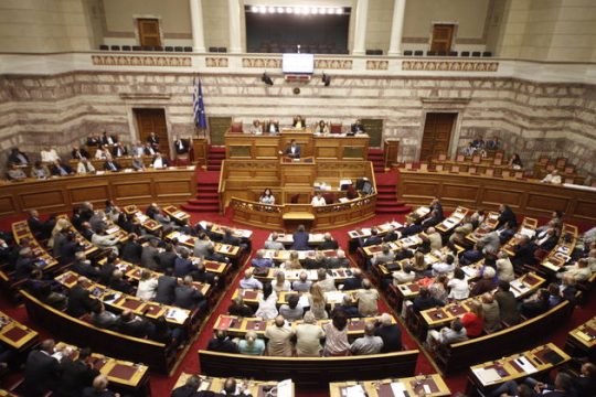 Ράβουν «κουστούμι» για να έρθει ανάπτυξη