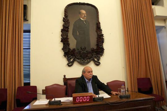 Κόντρες και συναινέσεις για ΕΣΡ και άδειες