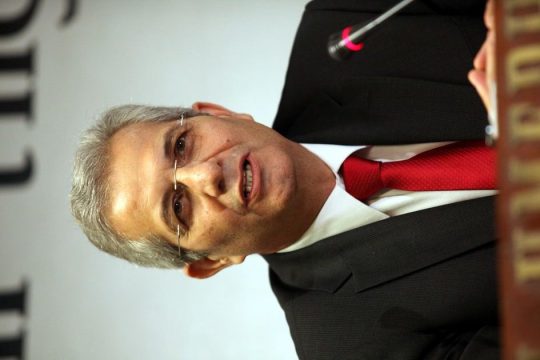 Κομμουνιστικός… εμφύλιος για το Κυπριακό