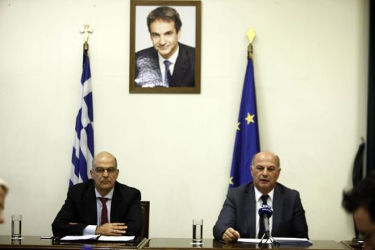 Επιμένει στη σκληρή γραμμή