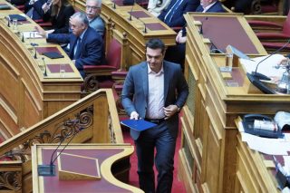 «Φωτιές» στη Βουλή λόγω του Πολυτεχνείου