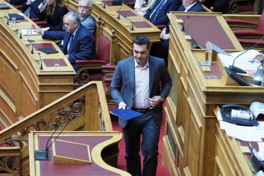 «Φωτιές» στη Βουλή λόγω του Πολυτεχνείου