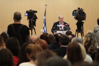 Αποχώρησε με ένα πολιτικό μανιφέστο