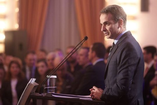 Προεκλογική ομοβροντία