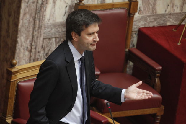 Δημοσιονομικό χώρο για να μειωθούν τα φορολογικά βάρη αναζητά η κυβέρνηση